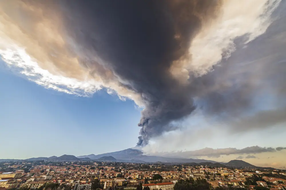 Mount Etna Eruption Sends Massive Ash Cloud Over Sicily, Flights and Tourism Face Disruptions
