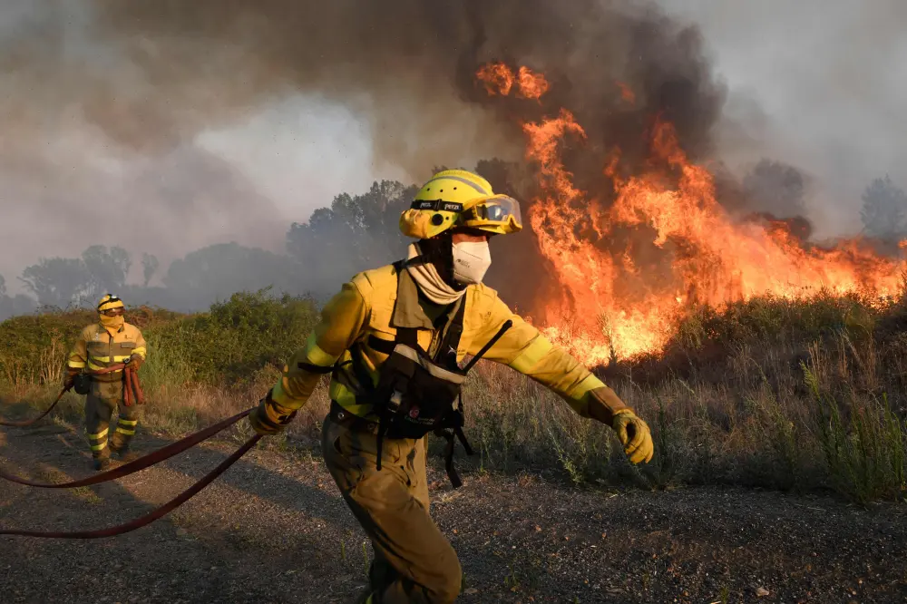 Deadly Spain Wildfire Traps Families in Cars as Escape Routes Turn Into Fire Tunnels