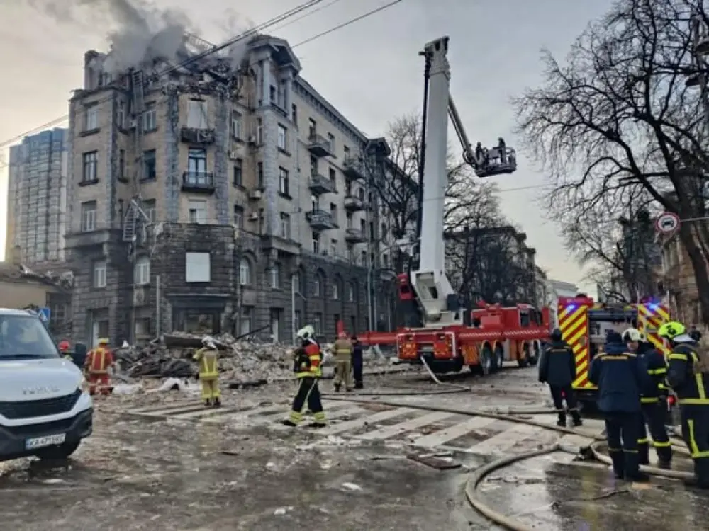 Russia Strikes Kyiv With Massive Missile Barrage, Killing 17 as Ukraine Runs Short of Air Defenses