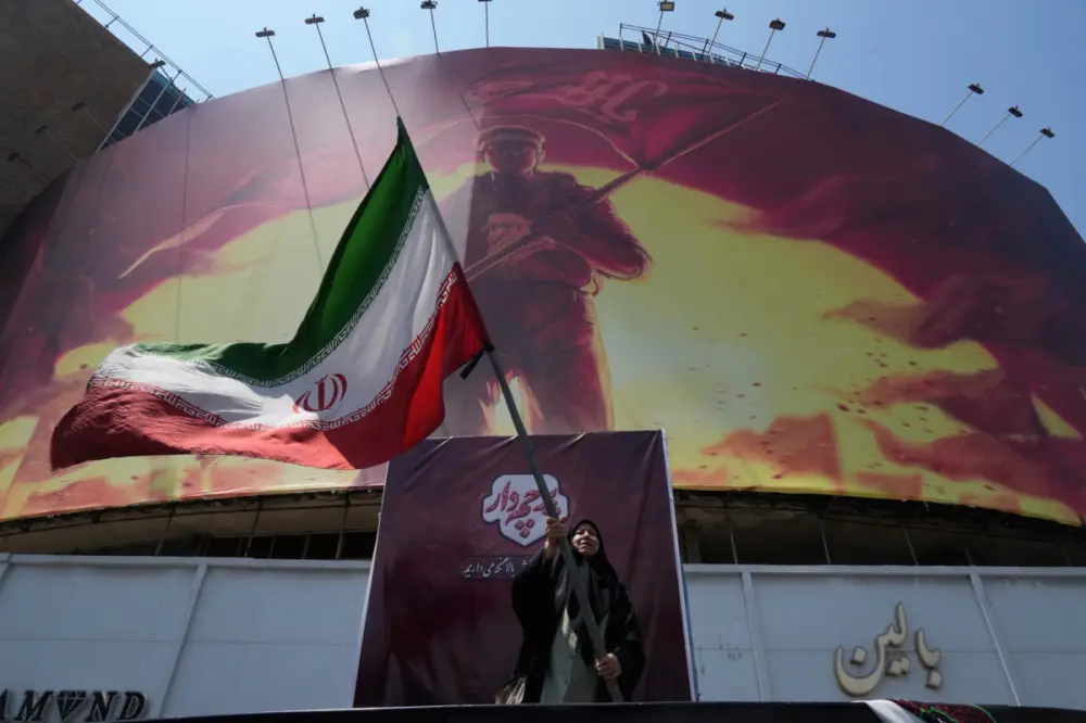 Iran Warns Gulf States of Retaliation as Strait of Hormuz Deal Moves Closer