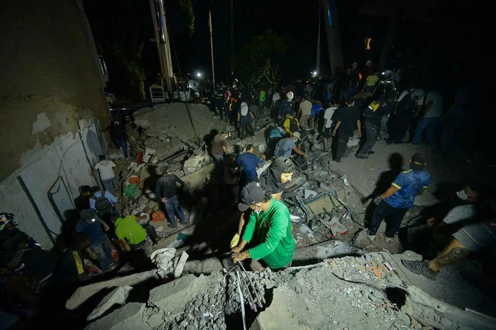 Colombia Earthquake Death Toll Rises as Rescuers Search for More Than 3,000 Missing